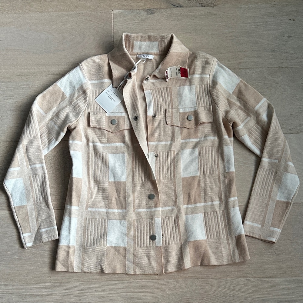 New Sioni Beige and White Plaid cardigan / sweater / top size small snap closure